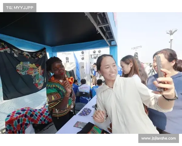 五彩神箭国际赛融合民族文化与文旅元素 射箭选手巡游展演精彩纷呈 五彩神箭国际赛融合民族文化与文旅元素 射箭选手巡游展演精彩纷呈